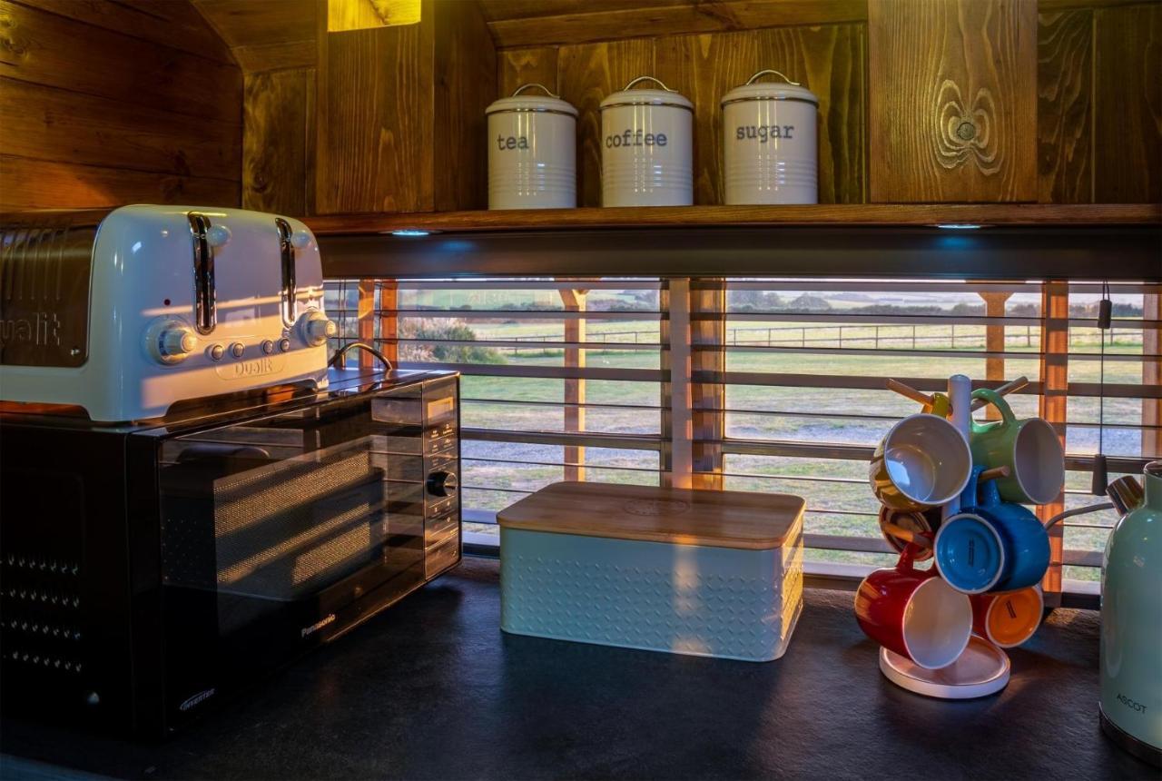 American School Bus - 1 Bedroom - Blossom Farm - Tiers Cross Johnston Exterior foto