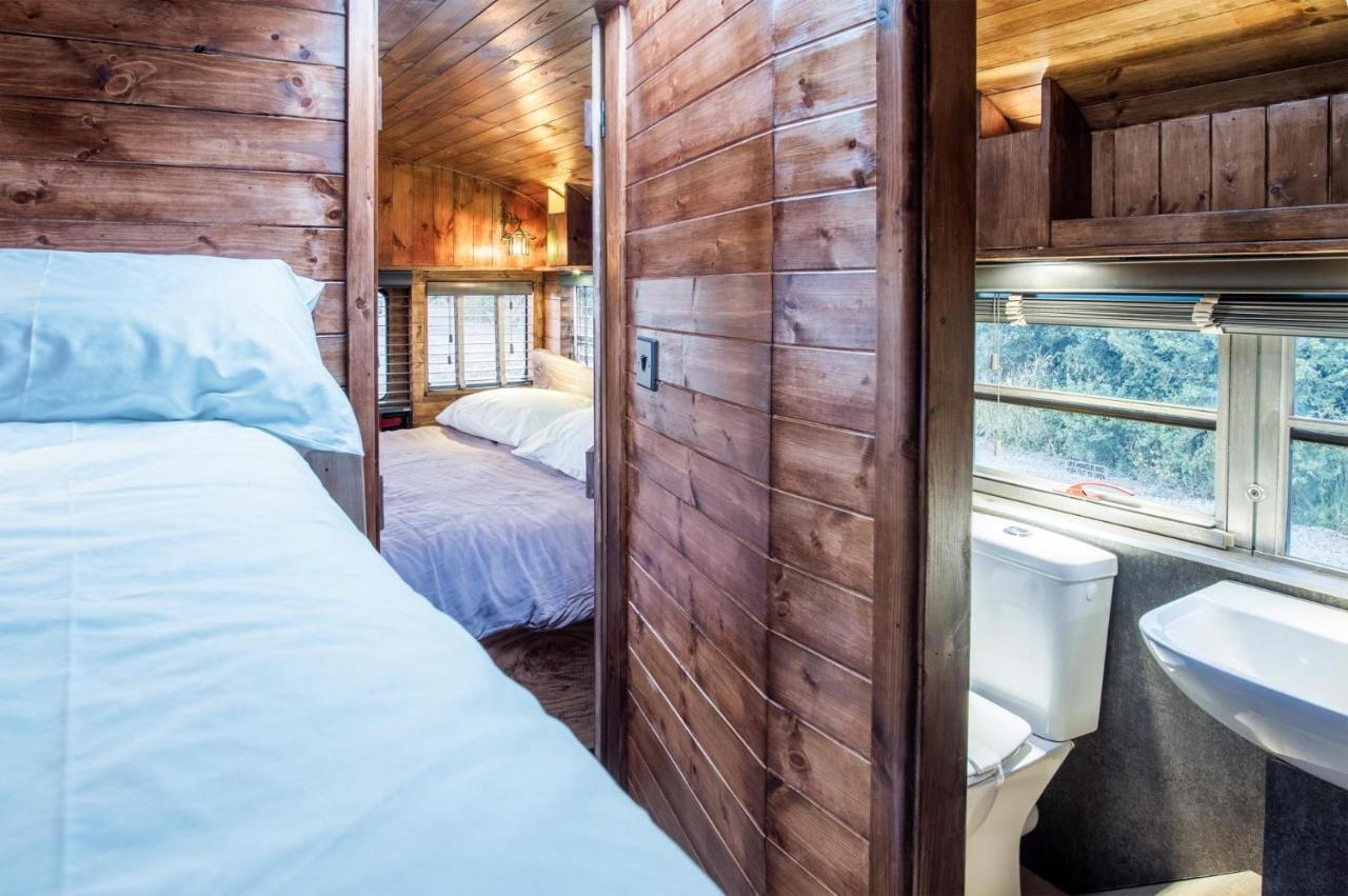 American School Bus - 1 Bedroom - Blossom Farm - Tiers Cross Johnston Exterior foto